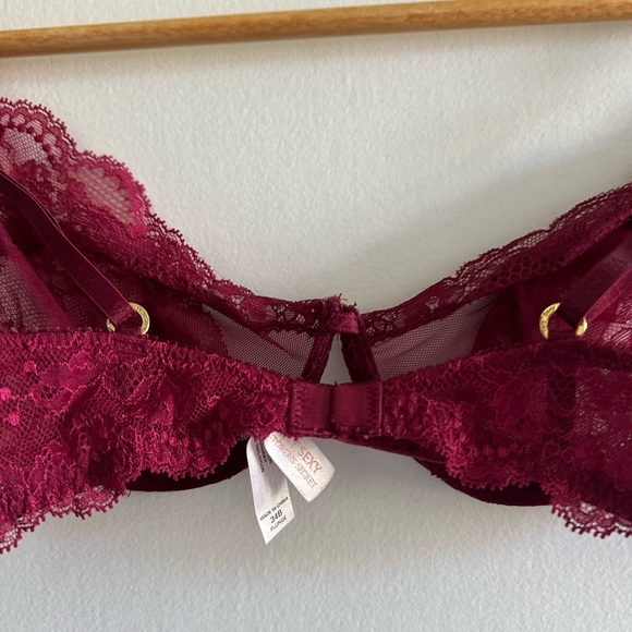 Victoria’s Secret Maroon Lace Underwire ‘Very Sexy’ Plunge Bra size 34B EUC - Picture 6 of 9